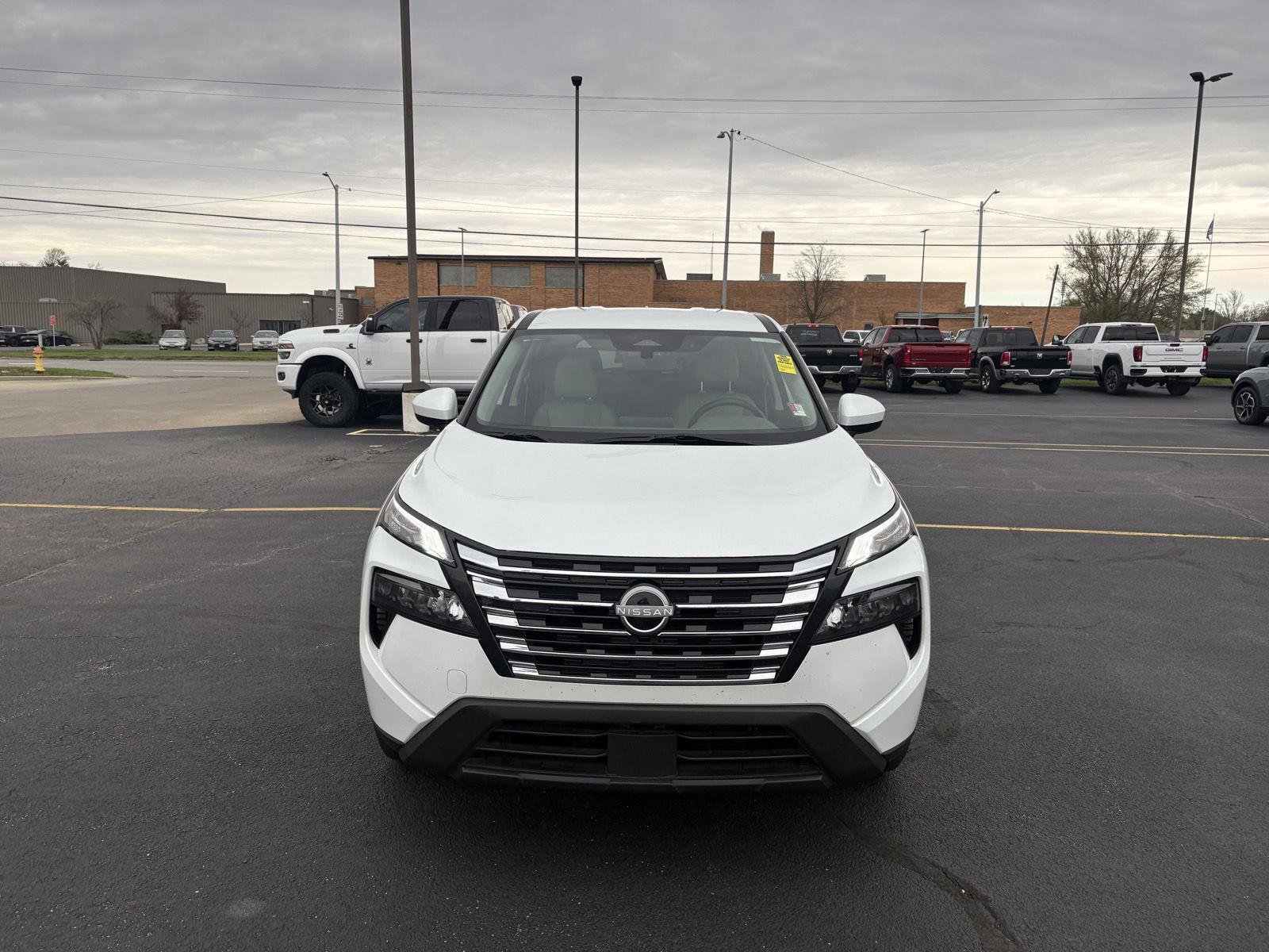 Used 2024 Nissan Rogue SV image 19