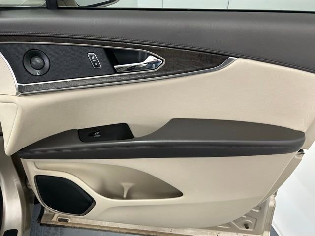 Used 2017 Lincoln MKX Reserve w/ Driver Assistance Package image 29