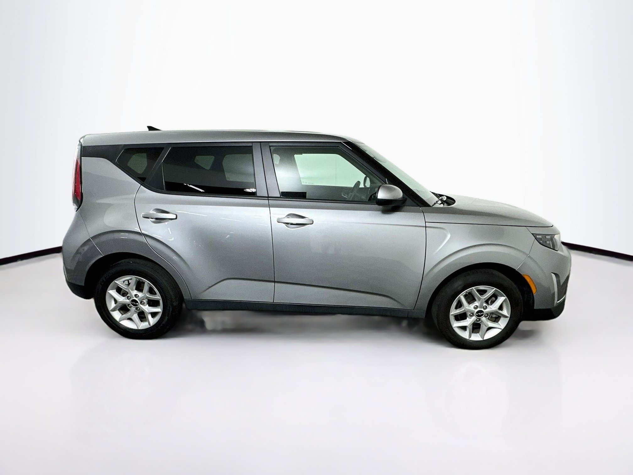 Used 2025 Kia Soul LX w/ LX Technology Package FWD image 10