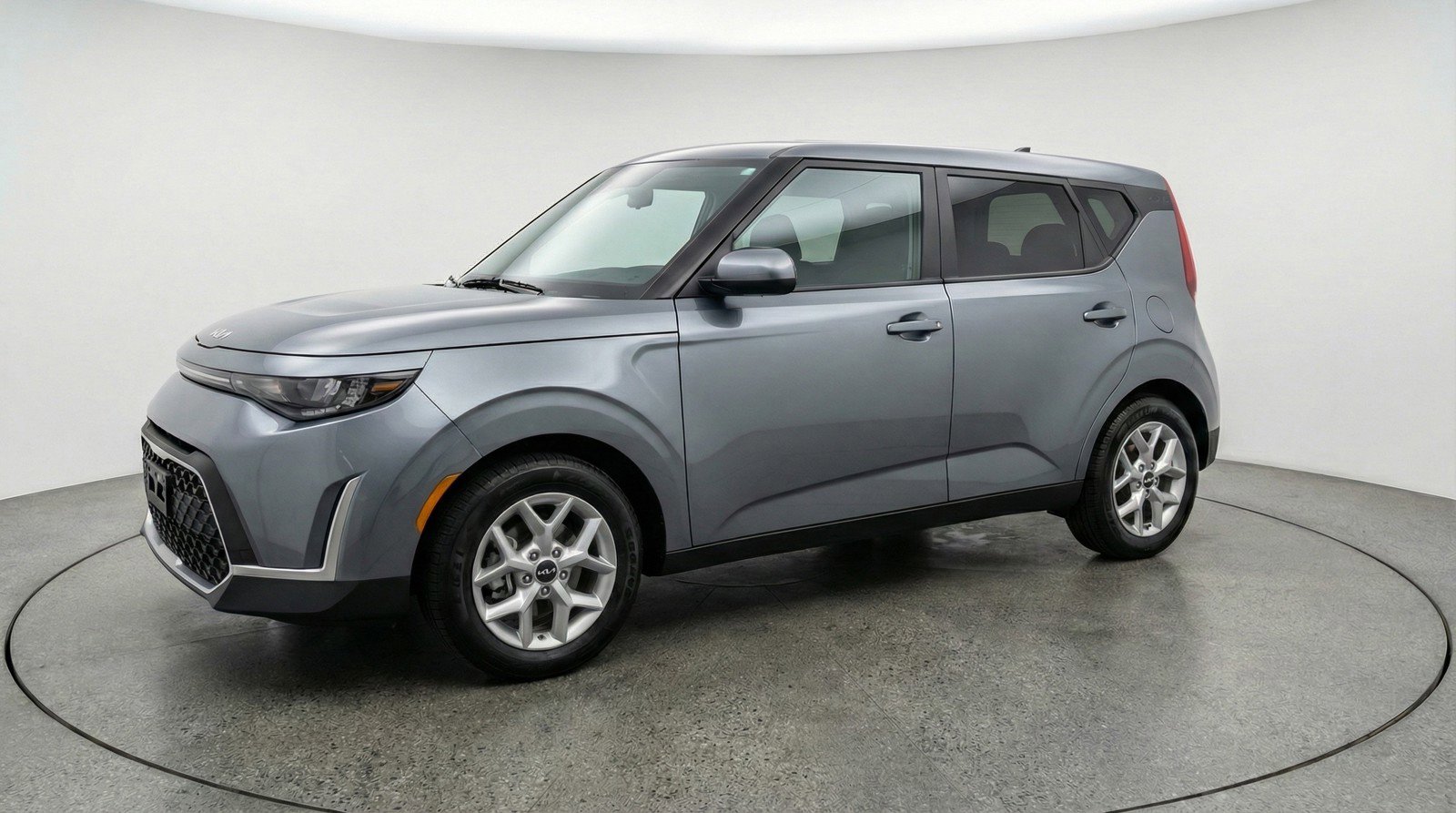 Used 2025 Kia Soul LX w/ LX Technology Package FWD image 3