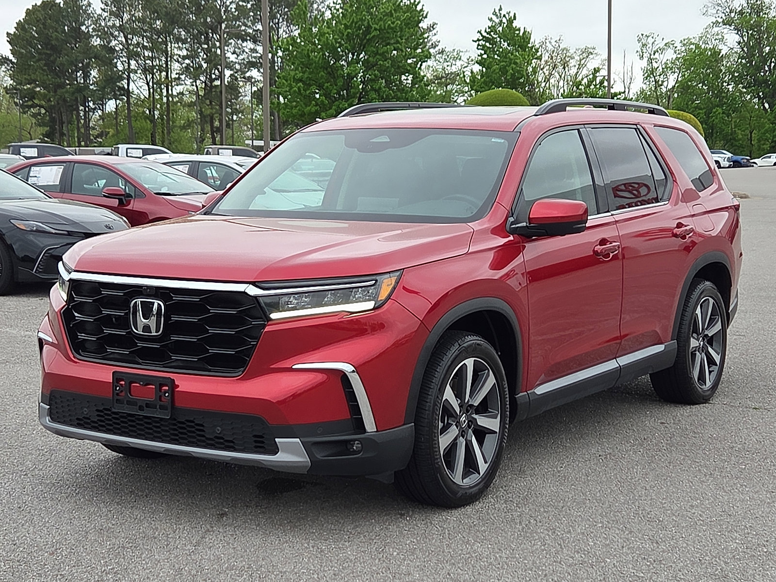 Used 2025 Honda Pilot Elite image 2