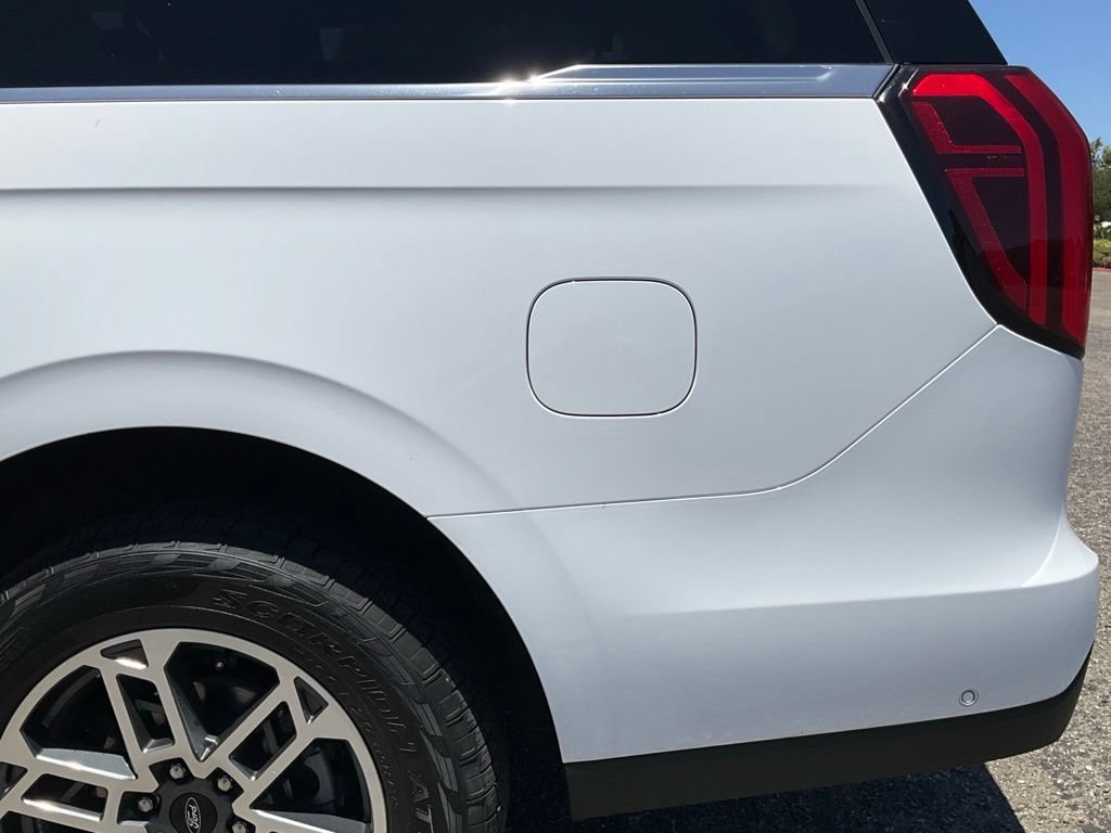 Used 2025 Ford Expedition Max Active AWD/4WD image 14