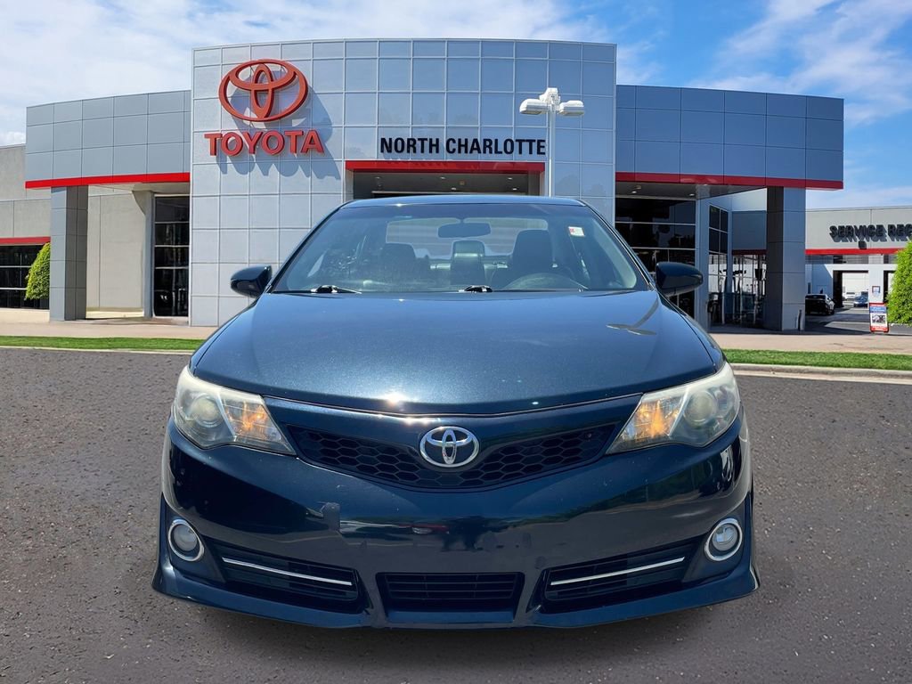 Used 2014 Toyota Camry SE image 2
