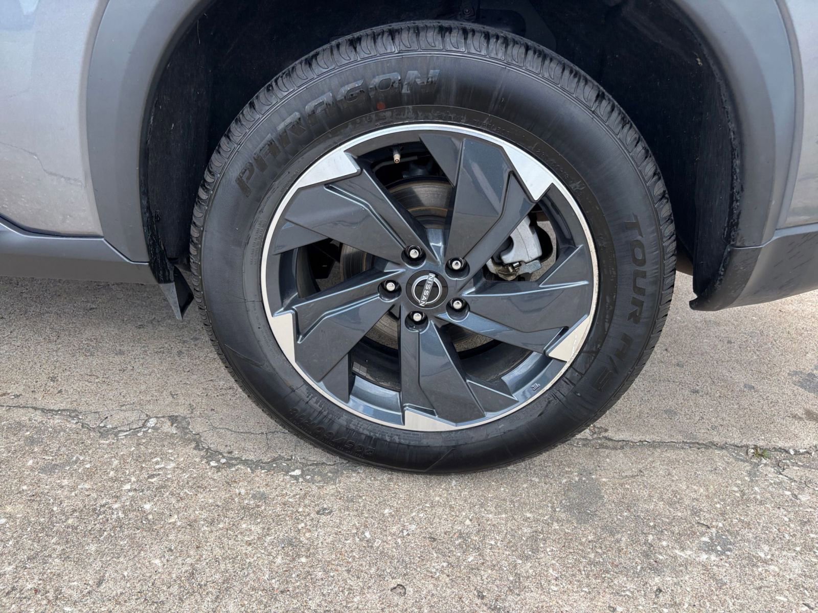 Used 2025 Nissan Rogue SV FWD image 32