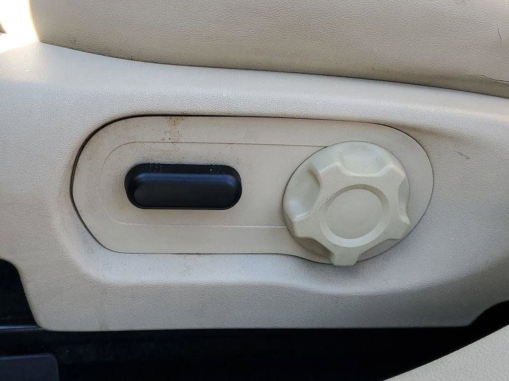 Used 2013 Ford Taurus SEL image 6