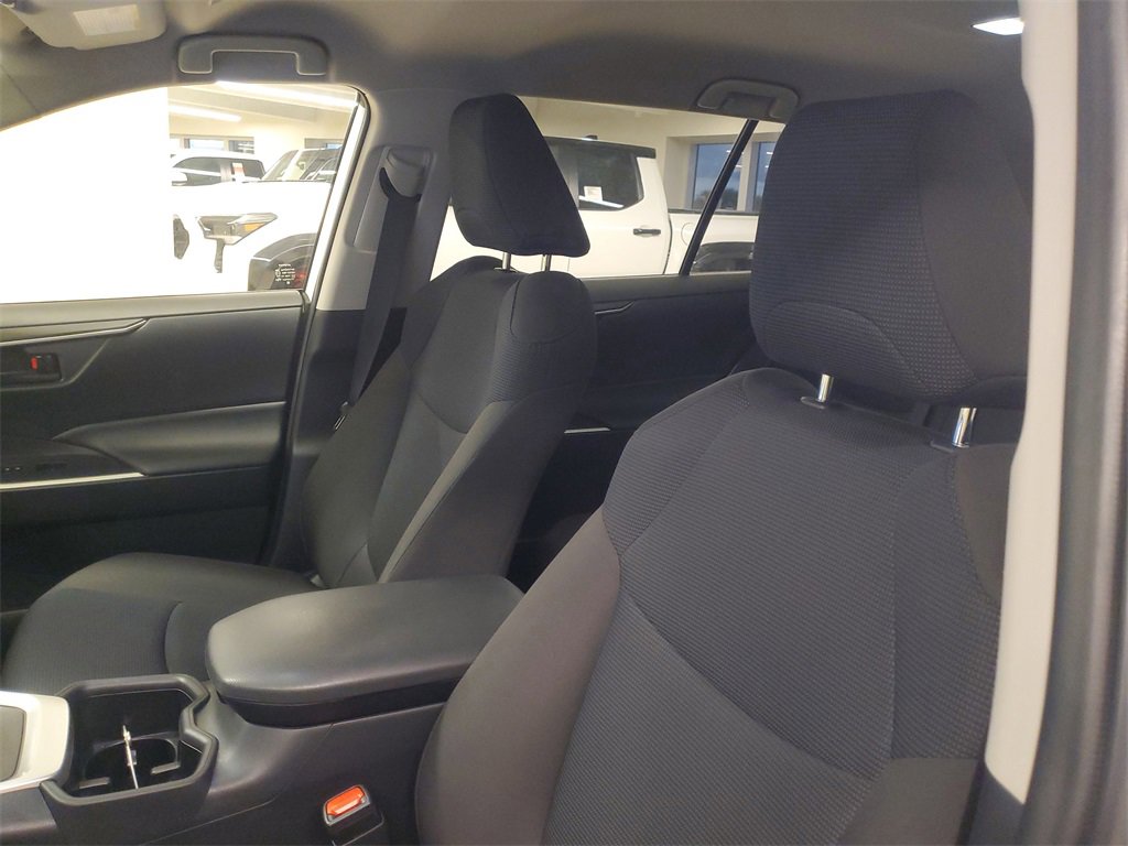 Used 2025 Toyota RAV4 LE image 21