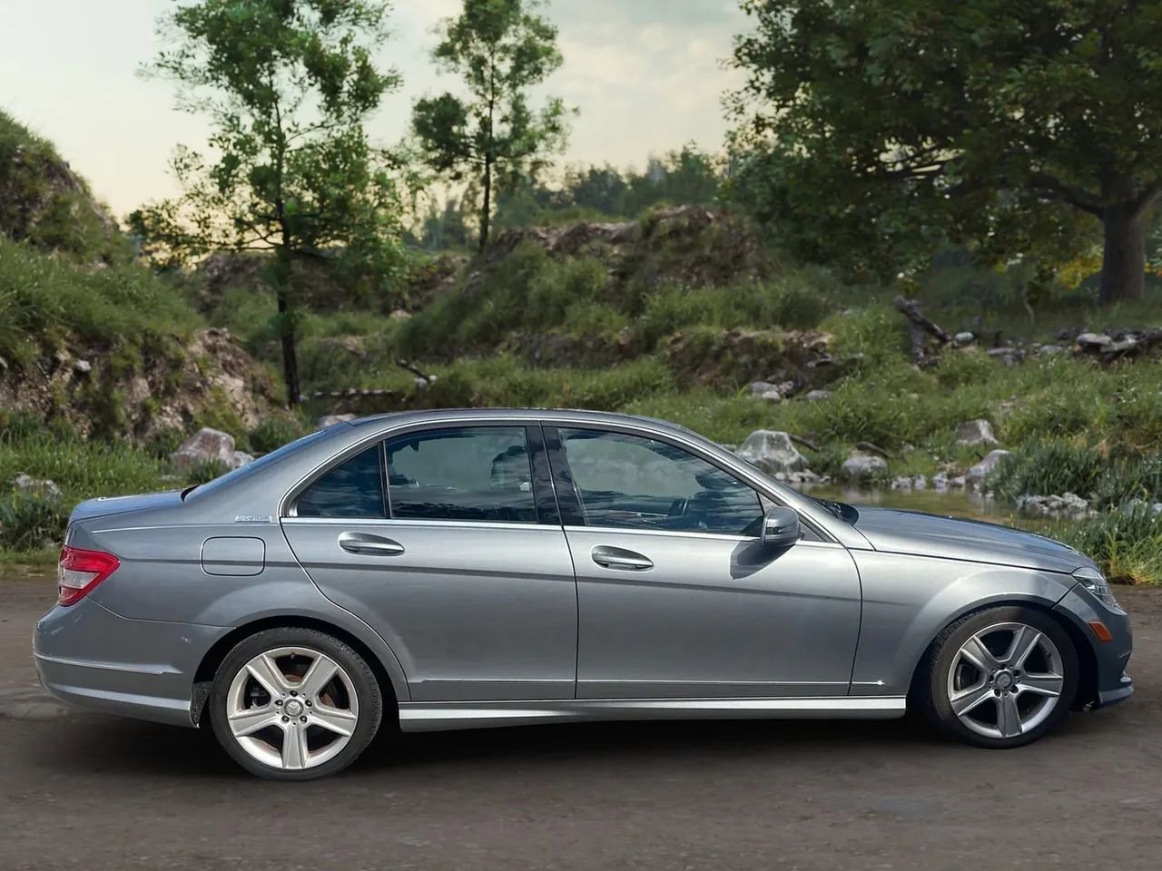 Used 2011 Mercedes-Benz C 300 4MATIC Sedan image 4