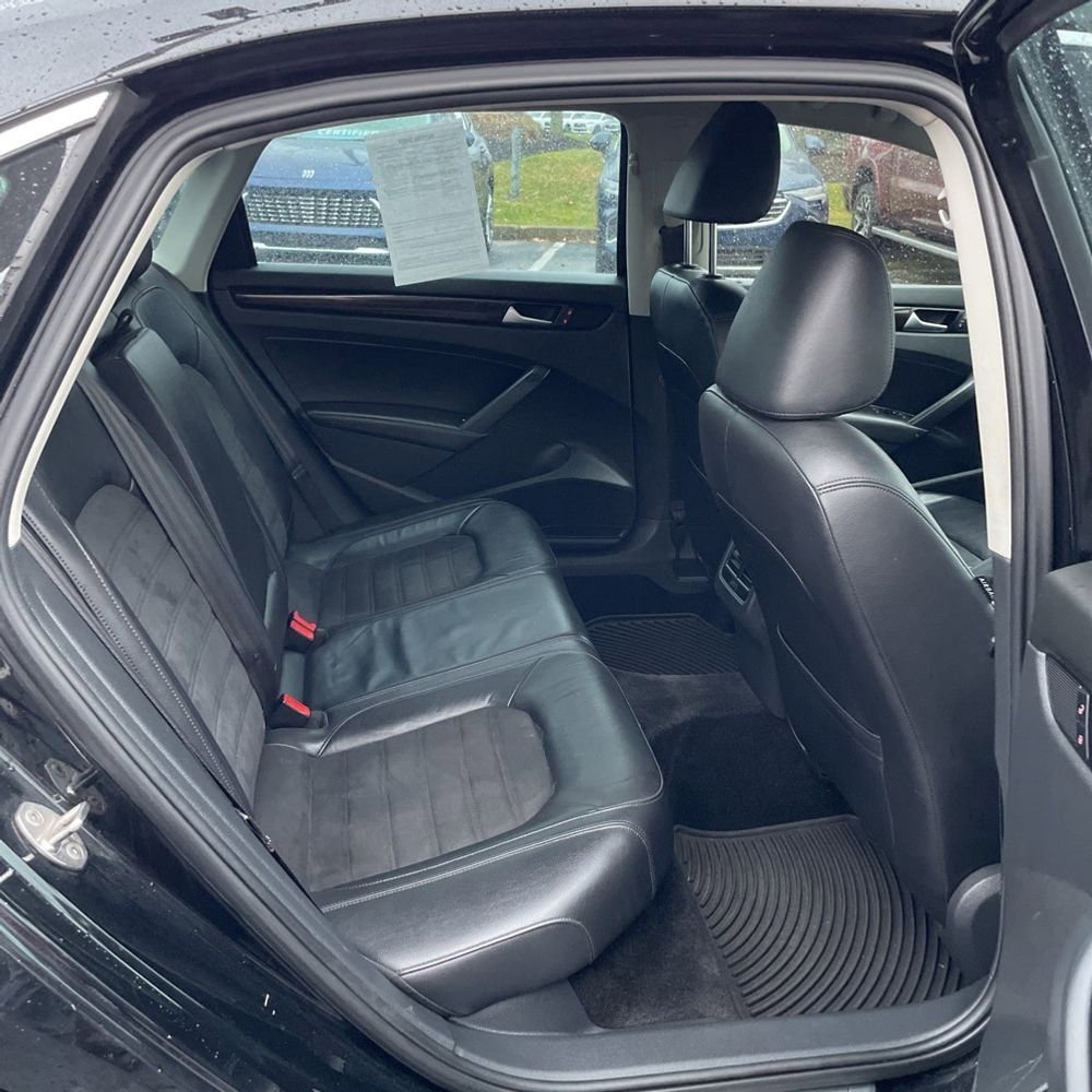 Used 2015 Volkswagen Passat 1.8T SEL Premium image 14