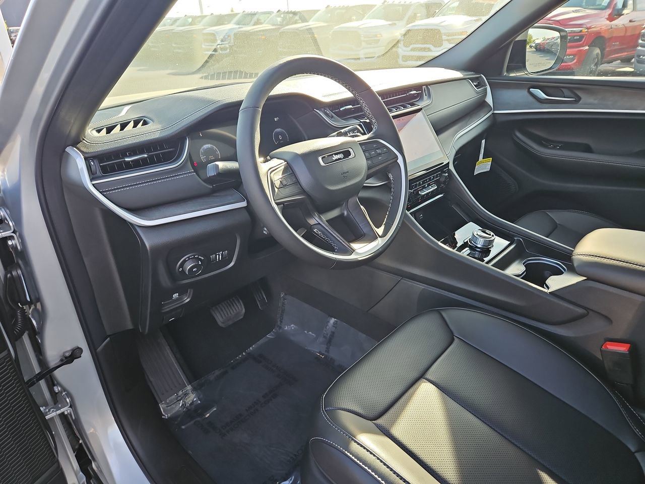 New 2025 Jeep Grand Cherokee Limited w/ Luxury Tech Group II image 18