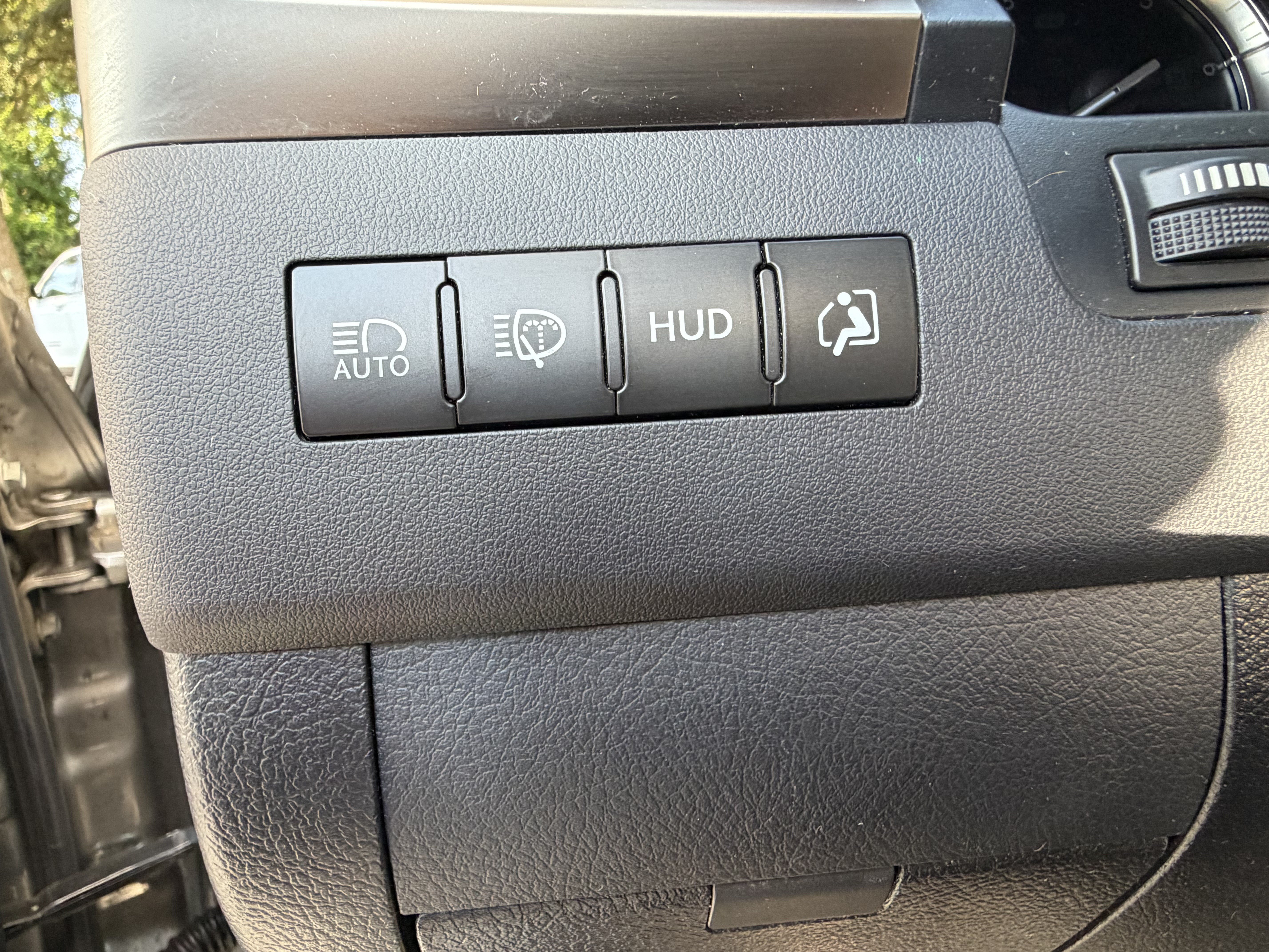 Used 2020 Lexus LX 570 4WD w/ Luxury Package image 15