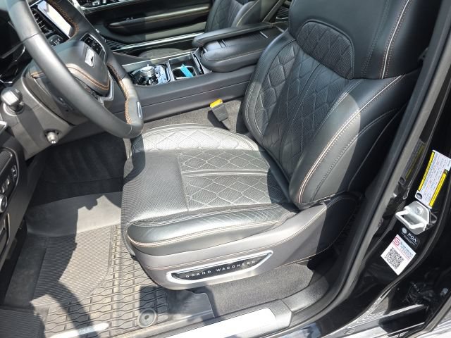 Used 2025 Jeep Grand Wagoneer Series III w/ Rear Seat Video Group 1 AWD/4WD image 14