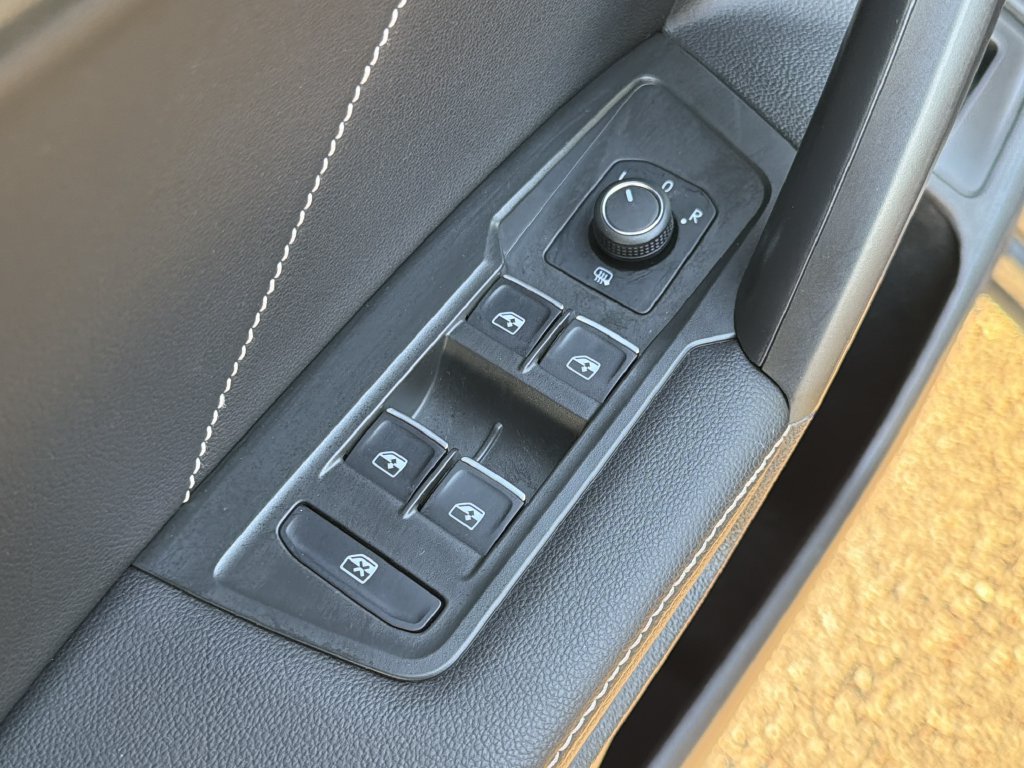 Used 2024 Volkswagen Tiguan SE FWD image 23