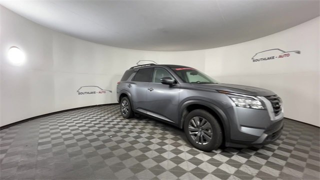 Certified 2025 Nissan Pathfinder SV image 2