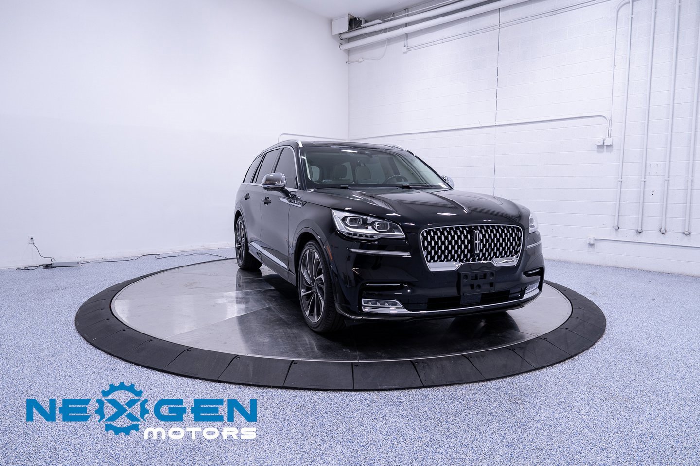 Used 2022 Lincoln Aviator Black Label w/ Dynamic Handling Package image 3