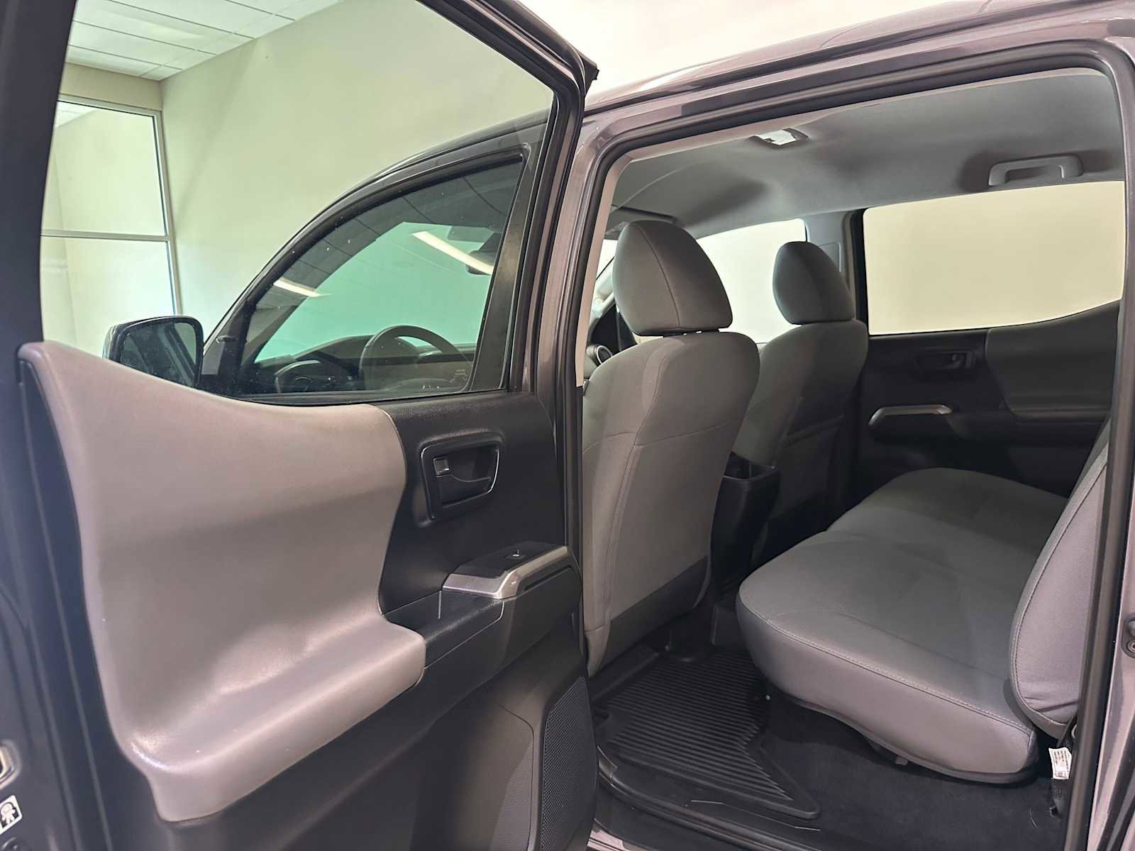 Used 2019 Toyota Tacoma SR5 RWD image 25