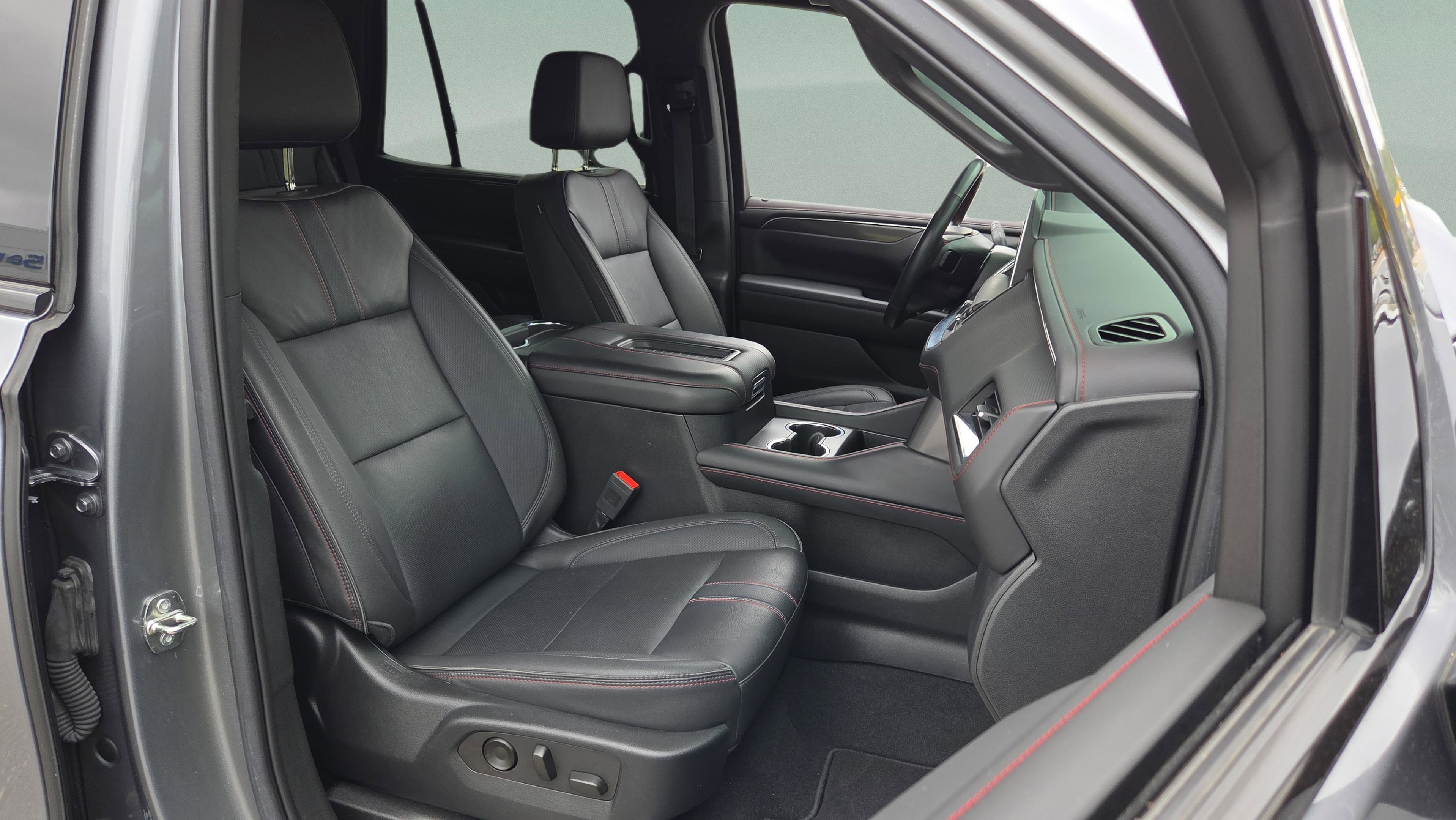Used 2022 Chevrolet Tahoe RST w/ Luxury Package RWD image 15