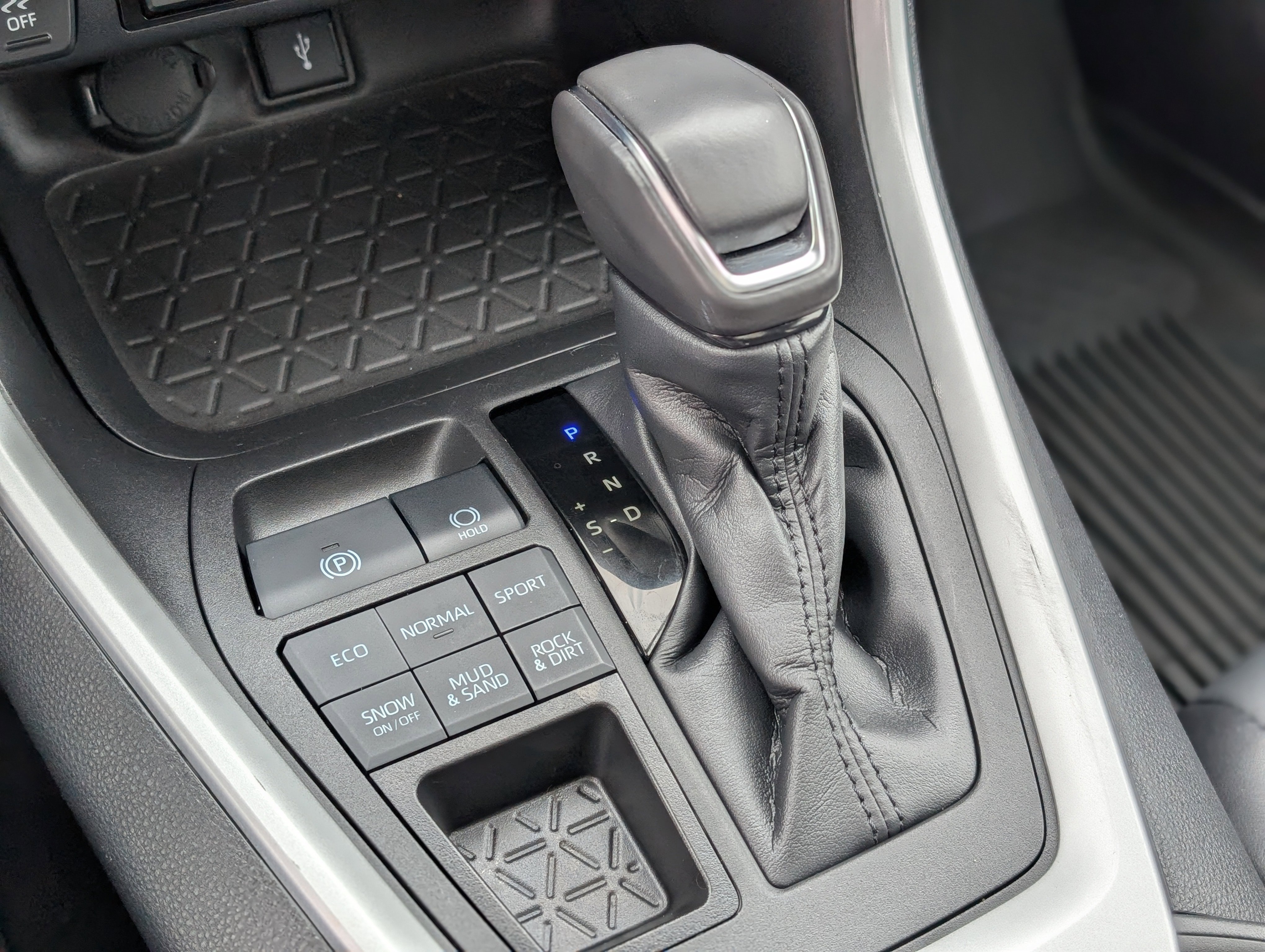 Used 2022 Toyota RAV4 XLE Premium image 24