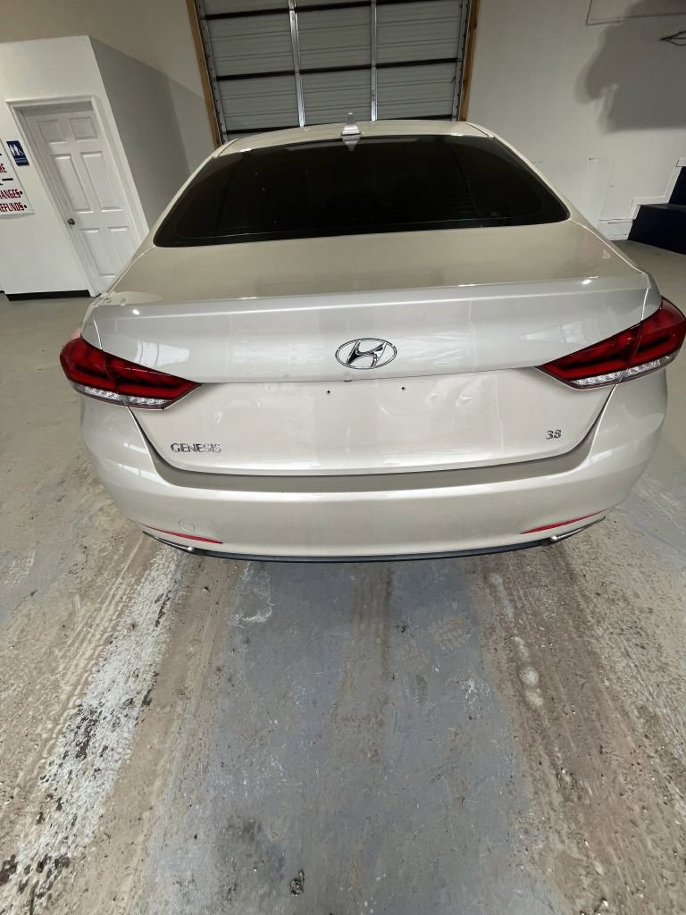 Used 2015 Hyundai Genesis 3.8 image 3
