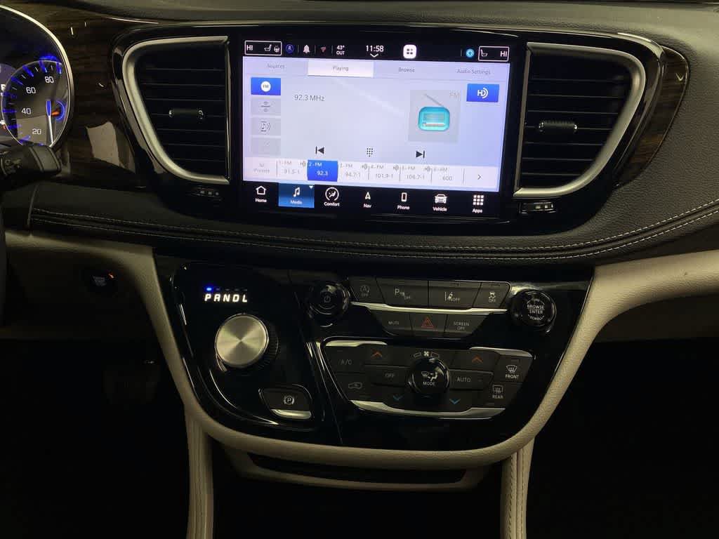 Used 2023 Chrysler Pacifica Limited FWD image 25