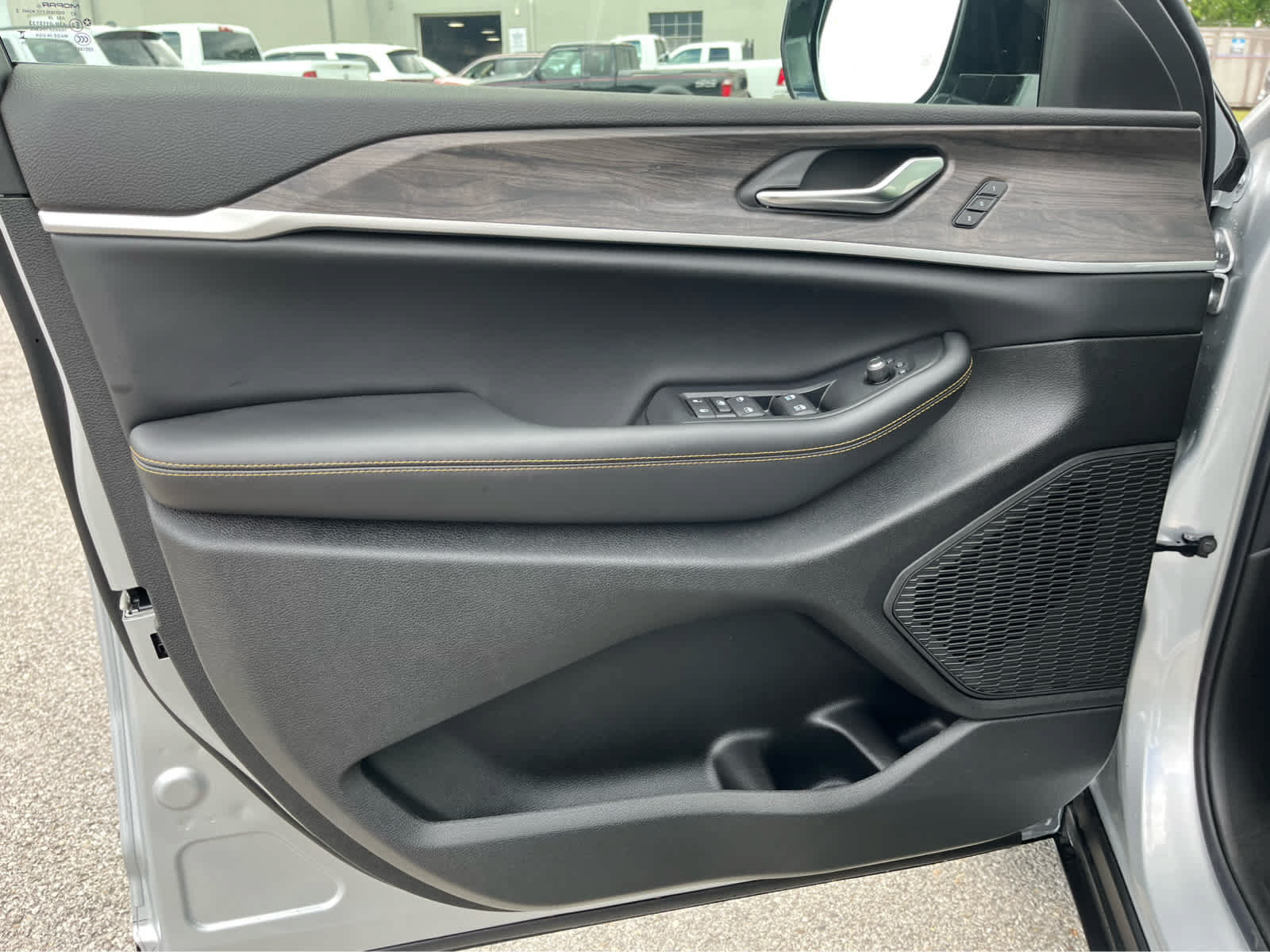 New 2026 Jeep Grand Cherokee L Limited AWD/4WD image 11