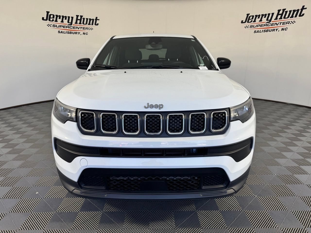Used 2023 Jeep Compass Sport AWD/4WD image 5