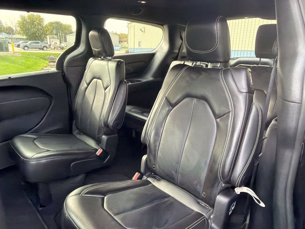 Used 2025 Chrysler Pacifica Select FWD image 14