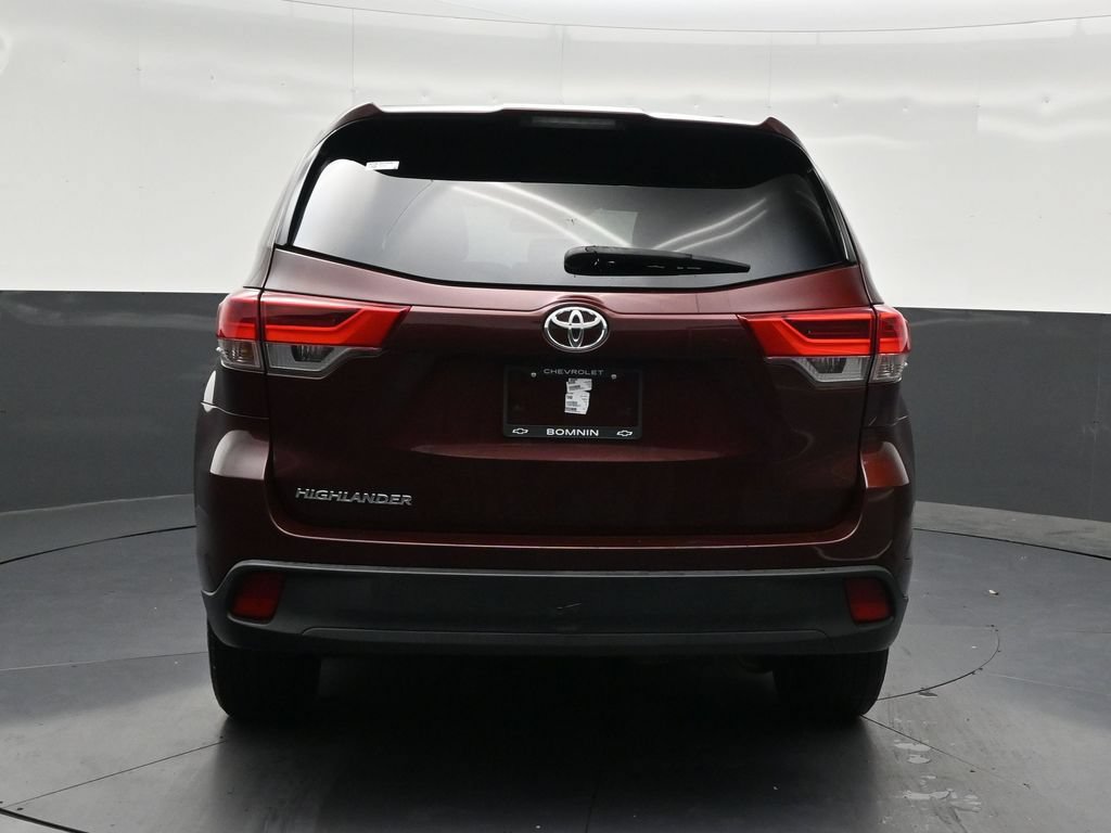 Used 2019 Toyota Highlander LE FWD image 4