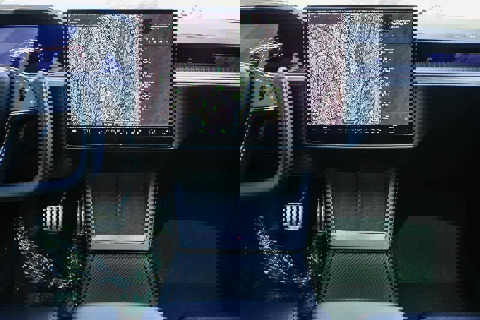 Used 2022 Tesla Model S Plaid image 13