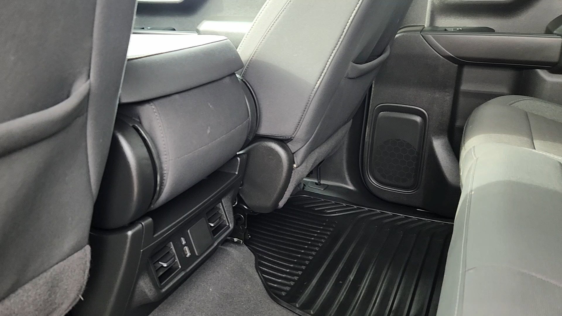 Used 2024 Chevrolet Silverado 1500 Custom Trail Boss w/ Turbomax Blackout Package image 17