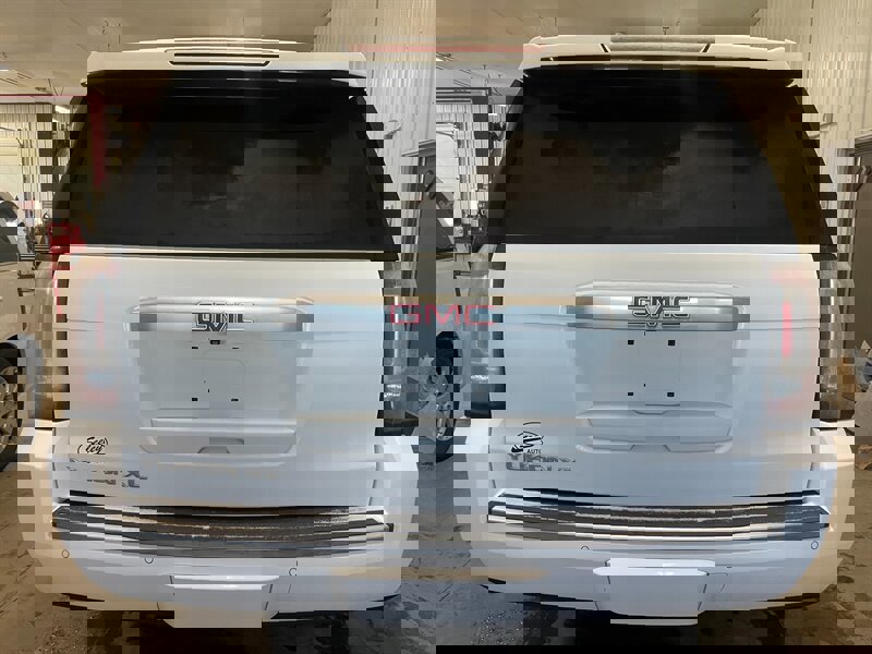 Used 2015 GMC Yukon XL Denali w/ Touring Package AWD/4WD image 29