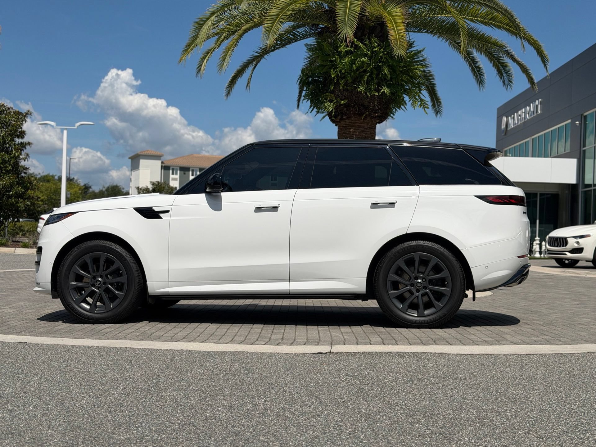 Used 2023 Land Rover Range Rover Sport SE Dynamic AWD/4WD image 5