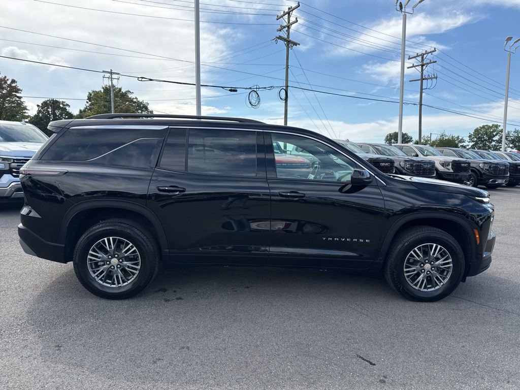 Used 2025 Chevrolet Traverse LT image 6