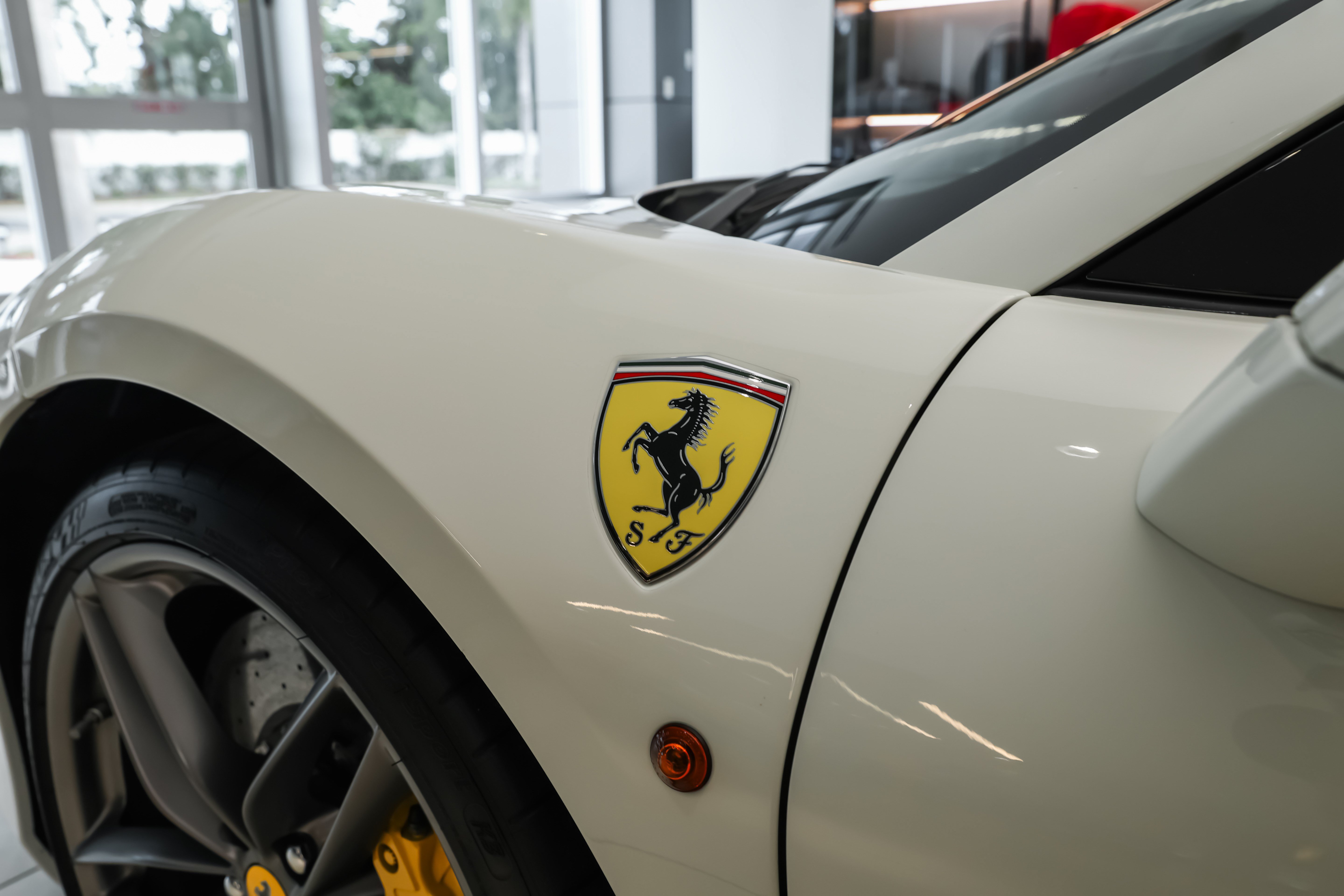 Used 2018 Ferrari 488 Spider RWD image 17