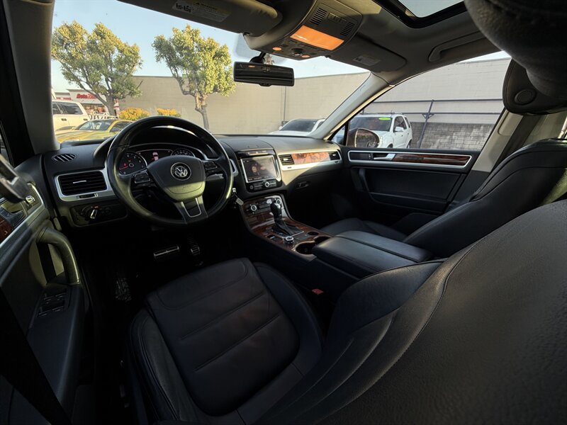 Used 2012 Volkswagen Touareg Hybrid AWD/4WD image 55