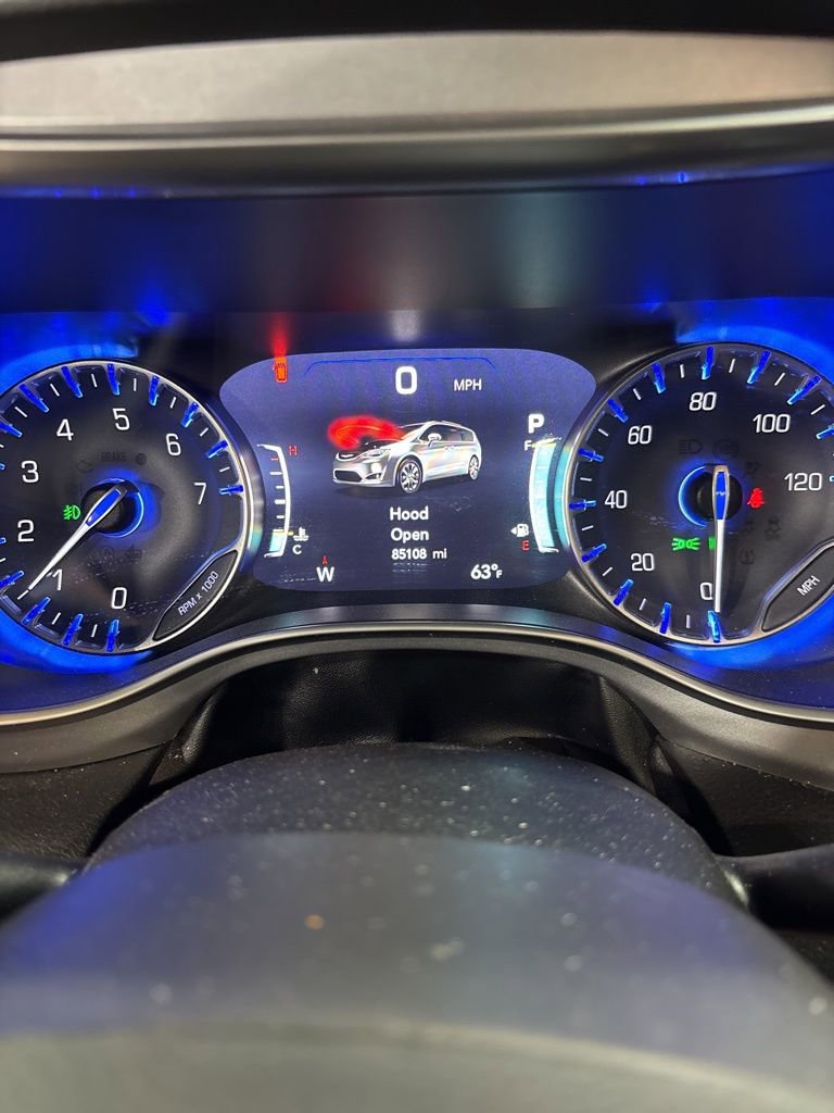 Used 2018 Chrysler Pacifica Touring-L Plus image 16