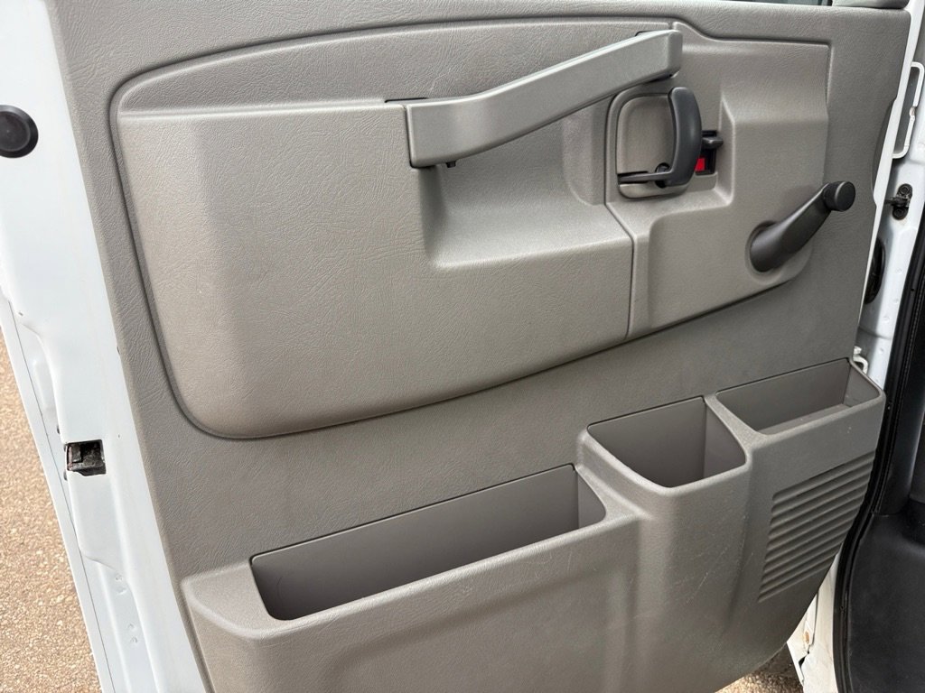 Used 2018 Chevrolet Express 3500 w/ Driver Convenience Package RWD image 23