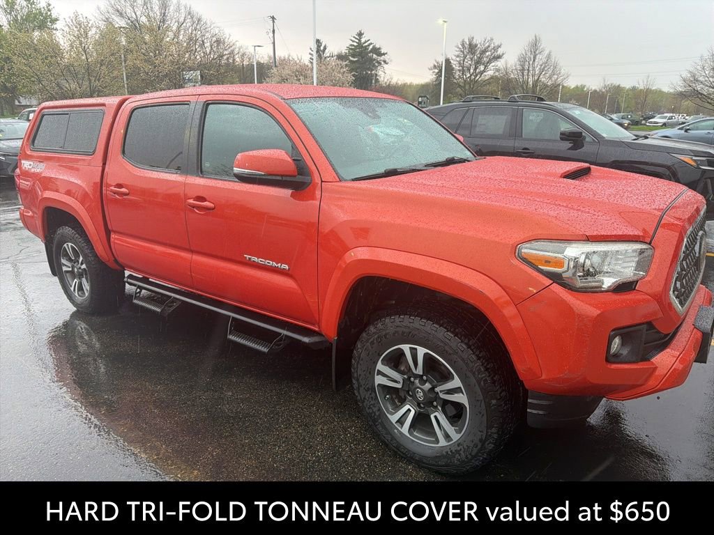 Used 2018 Toyota Tacoma TRD Sport AWD/4WD image 3