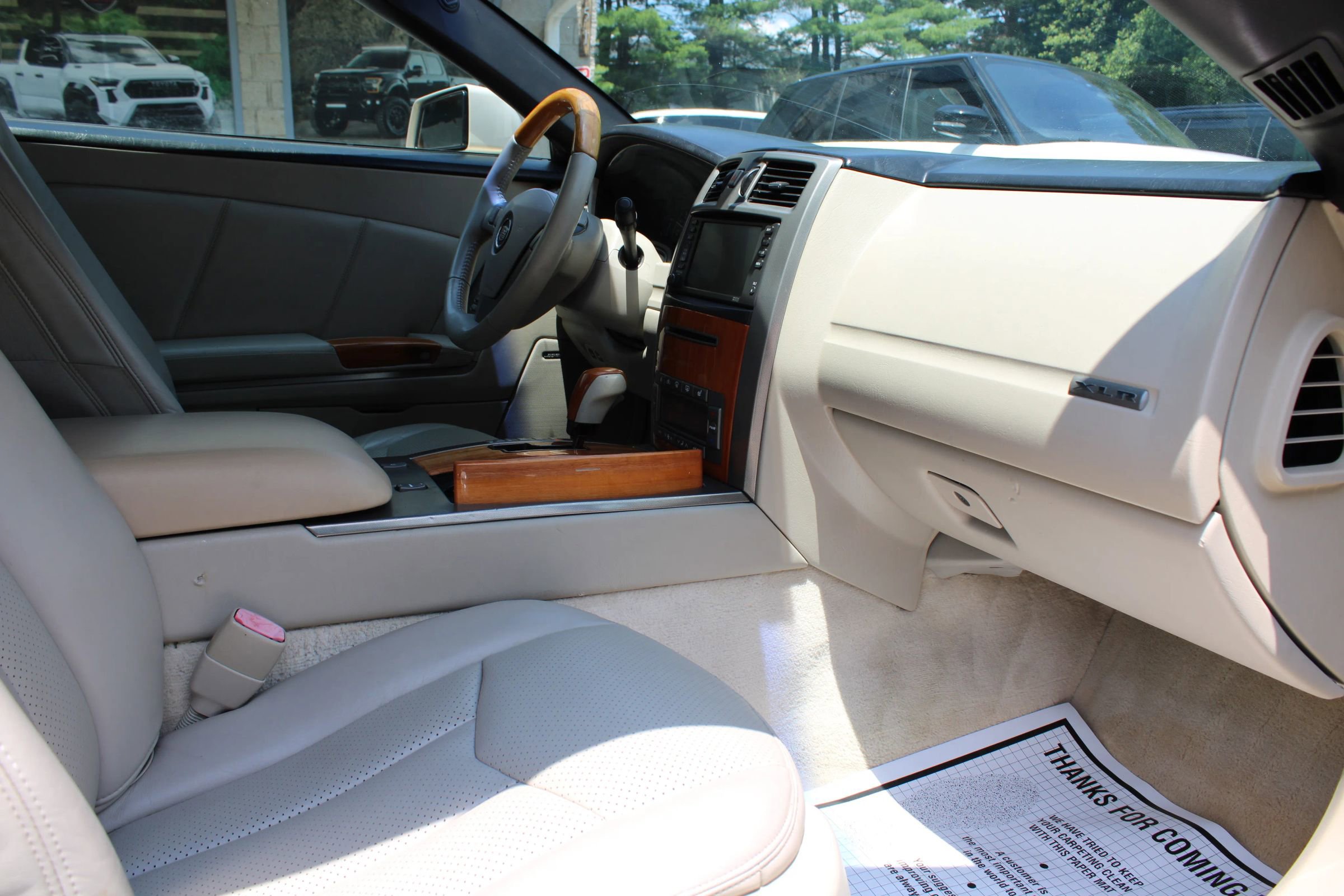 Used 2006 Cadillac XLR image 24