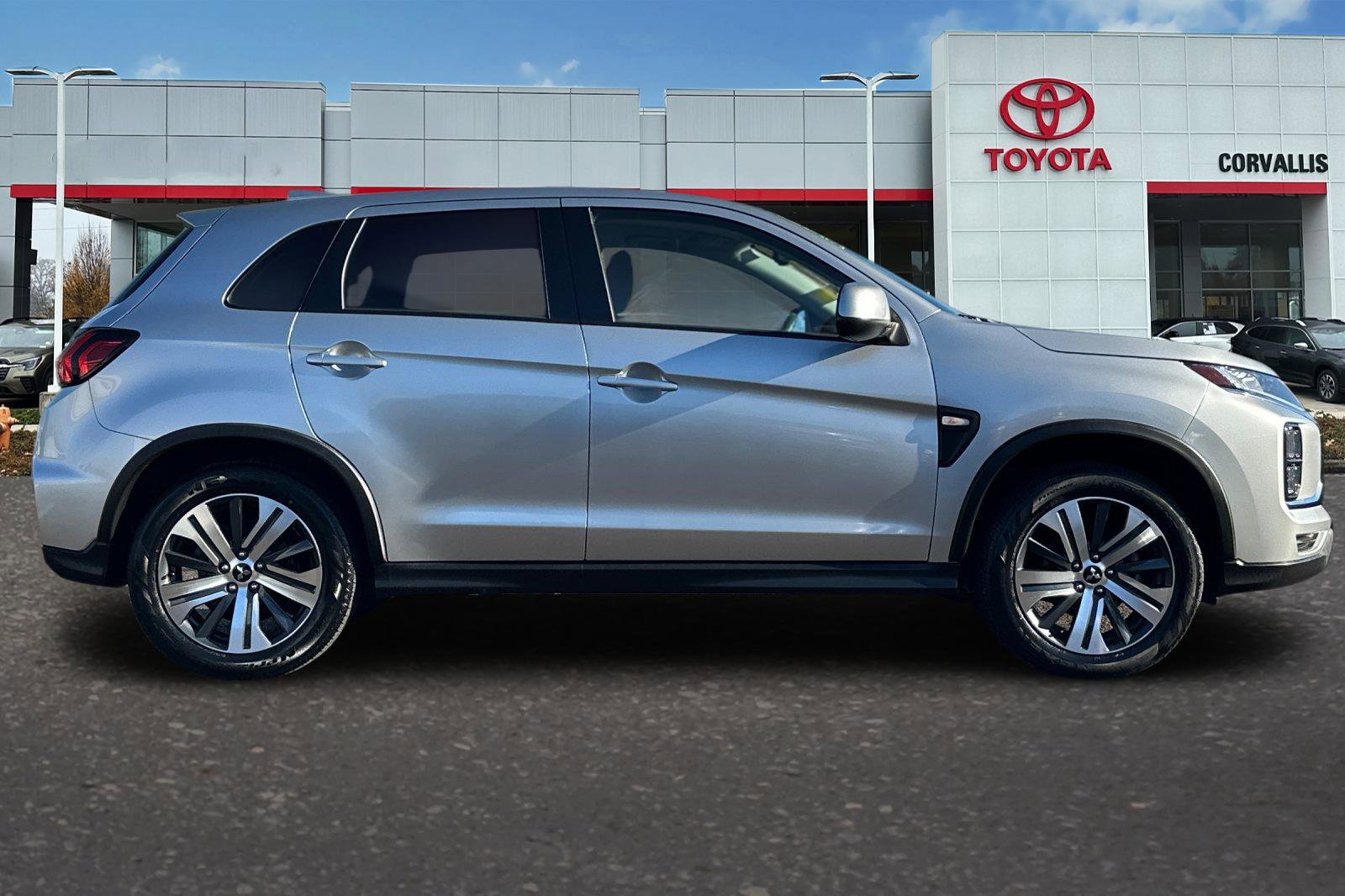 Used 2024 Mitsubishi Outlander Sport ES image 3