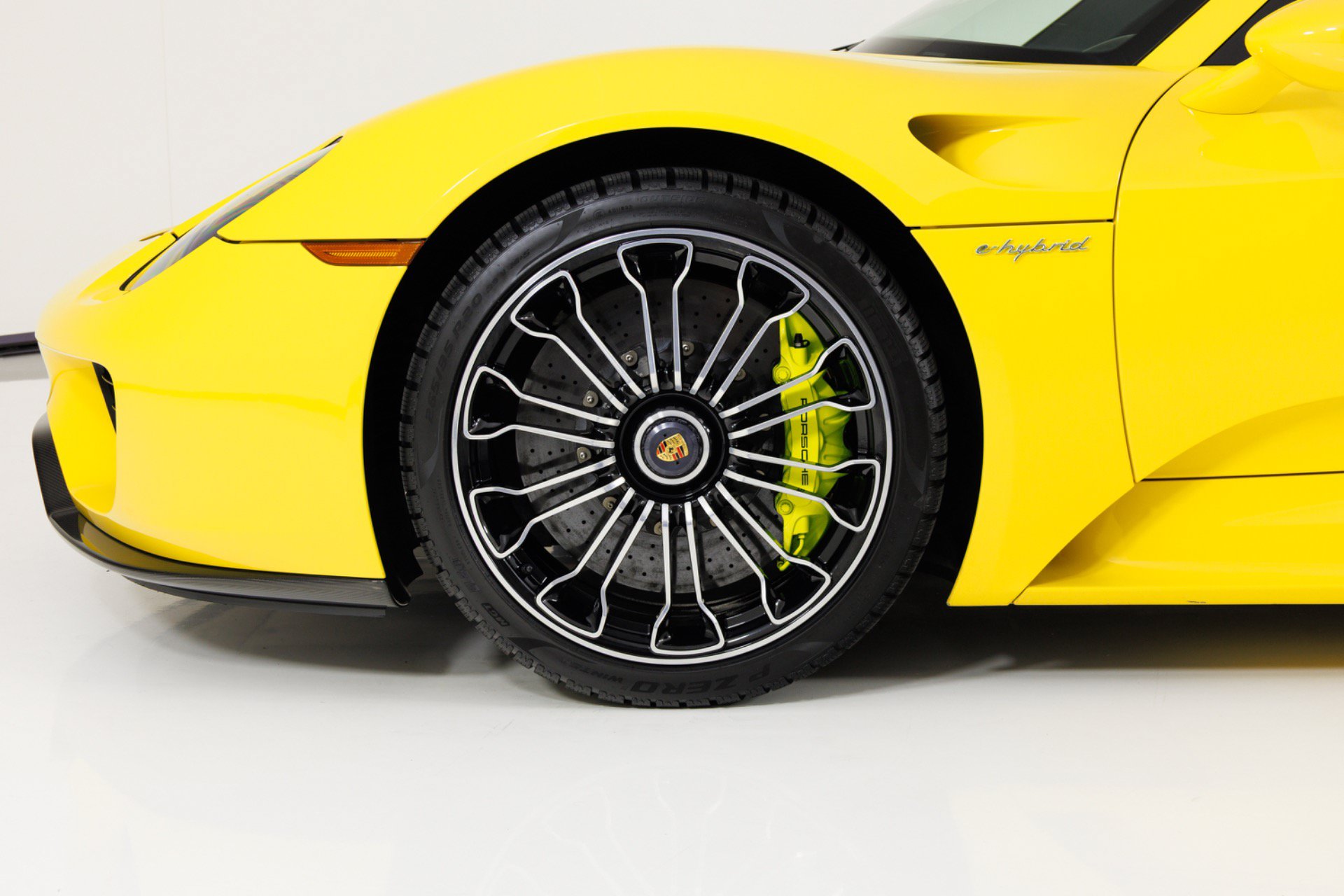 Used 2015 Porsche 918 Spyder AWD/4WD image 12