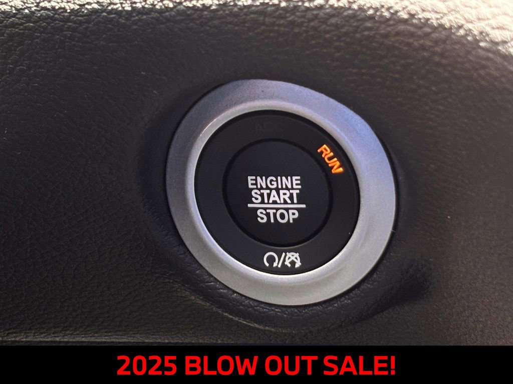 New 2025 Chrysler Pacifica Limited w/ Uconnect Theater Family Group FWD image 17