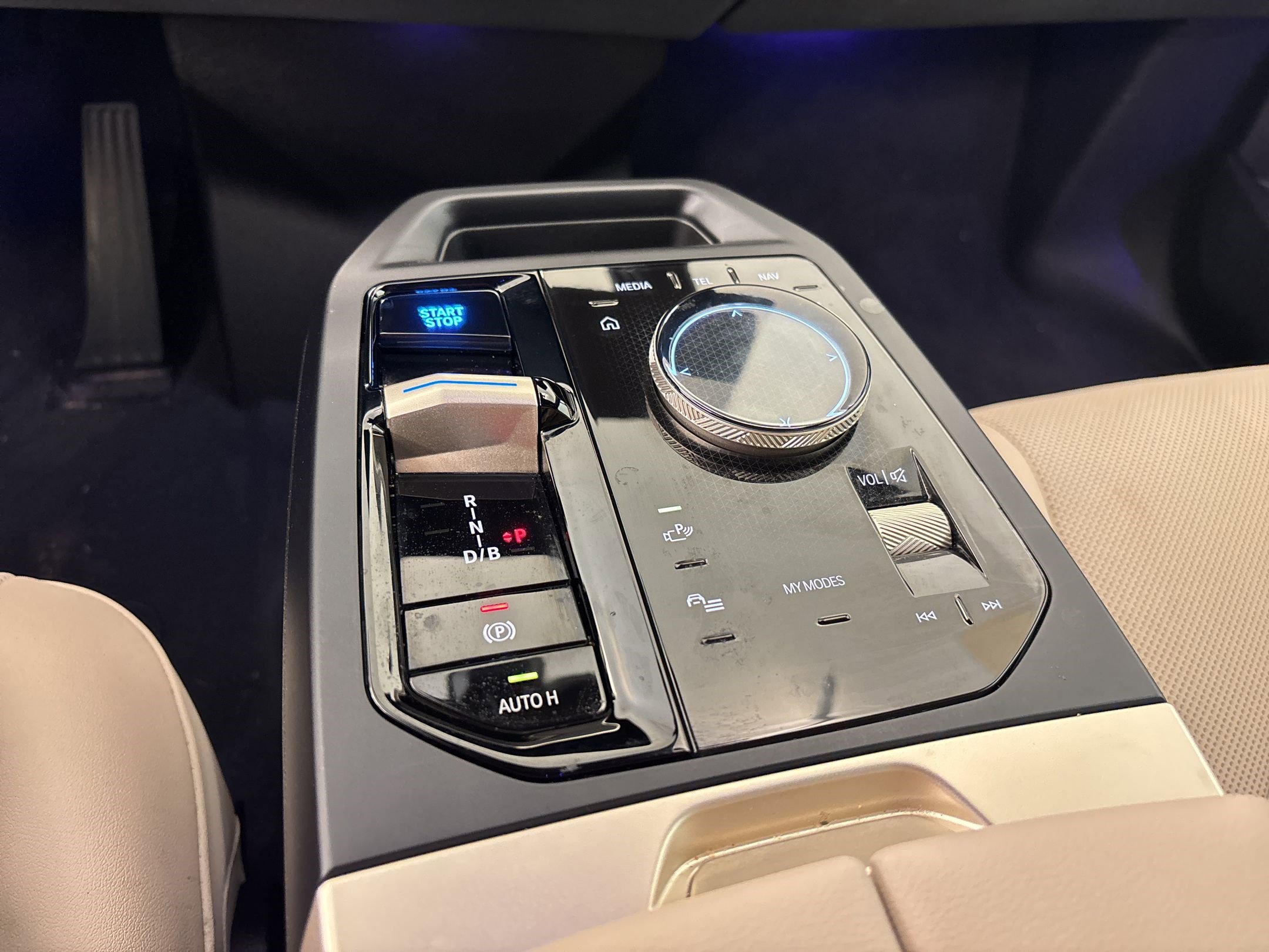 Certified 2023 BMW iX xDrive50 w/ Sport Package image 17