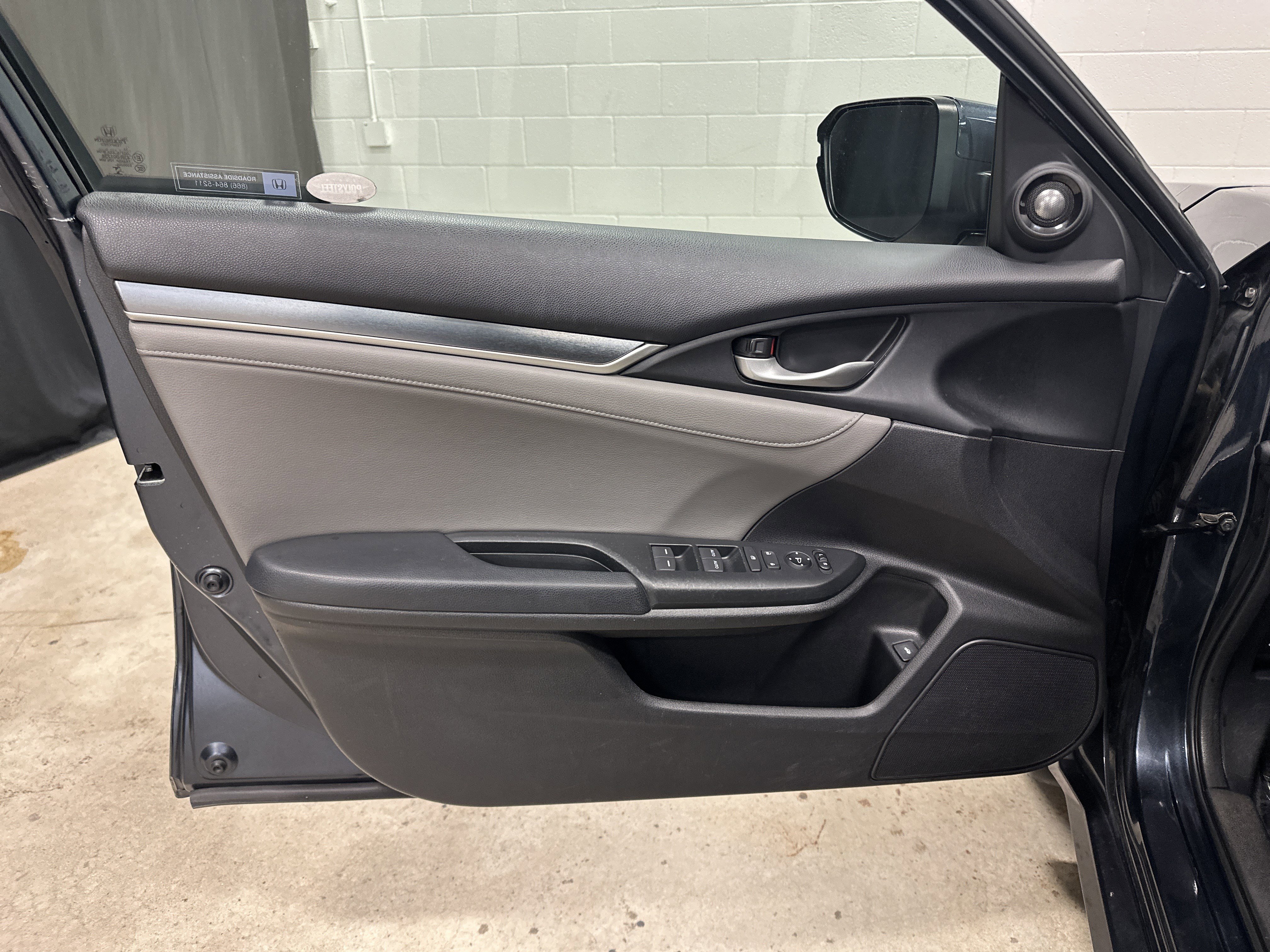 Used 2016 Honda Civic Touring image 14