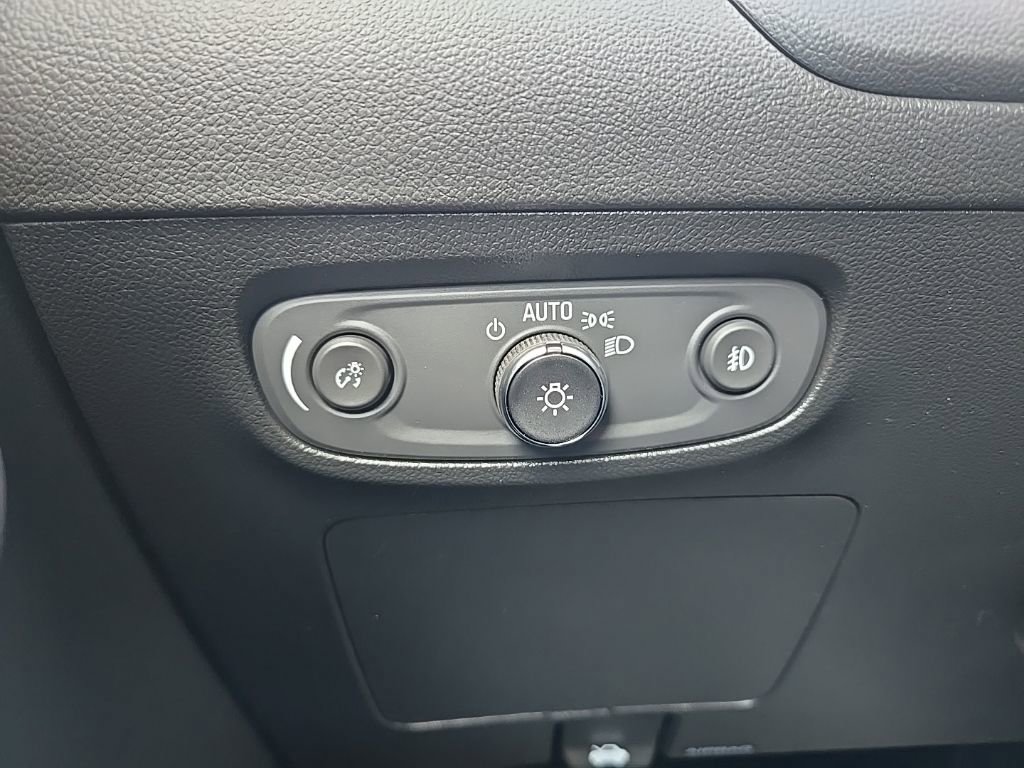 Used 2023 Buick Encore GX Essence w/ Experience Buick Package FWD image 39