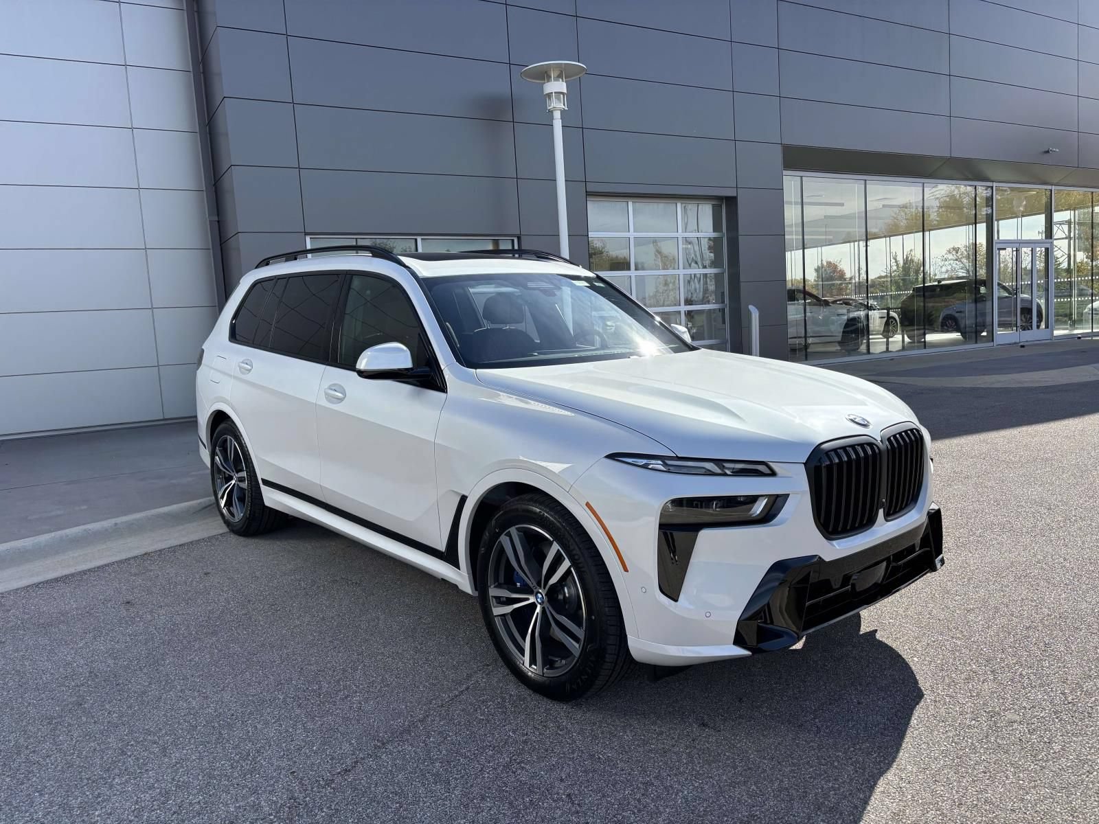 Used 2026 BMW X7 xDrive40i w/ M Sport Package AWD/4WD image 1