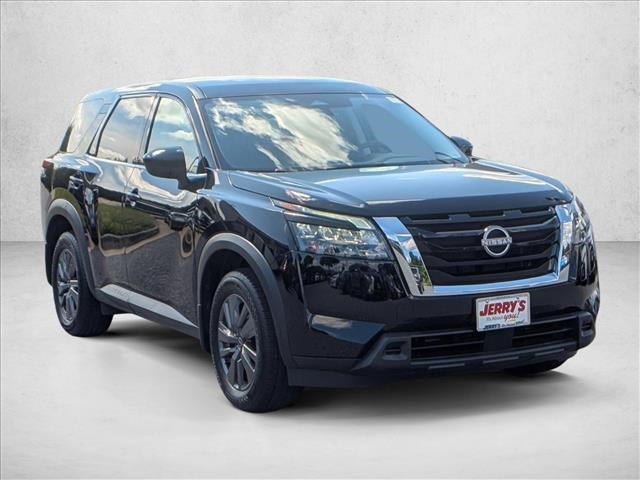 Used 2024 Nissan Pathfinder S image 1