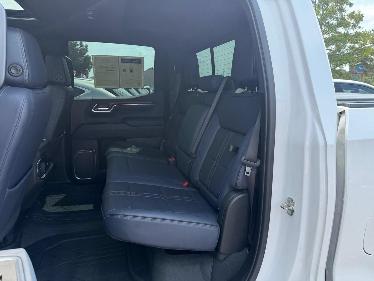 Used 2023 Chevrolet Silverado 1500 High Country w/ High Country Premium Package AWD/4WD image 13
