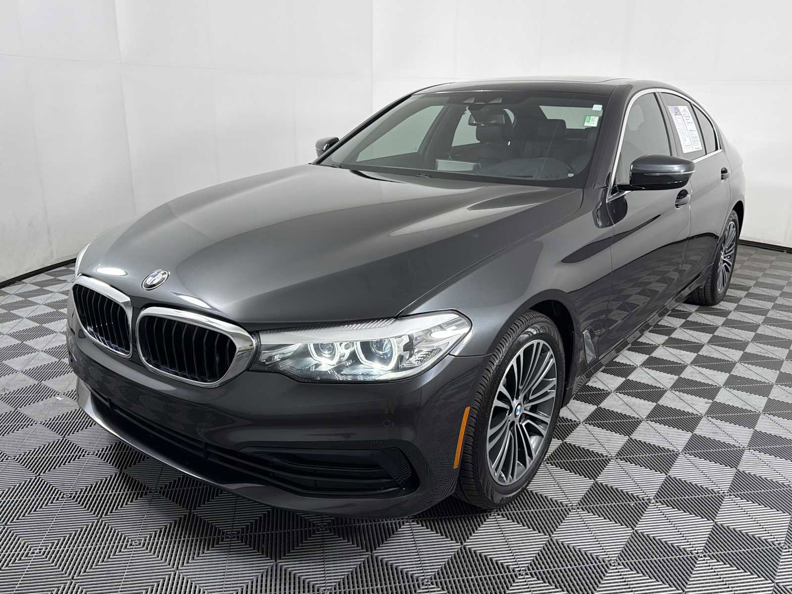 Used 2019 BMW 530i w/ Convenience Package image 3