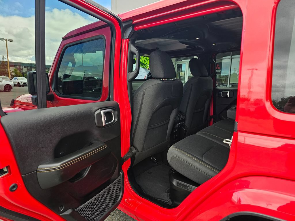 Used 2024 Jeep Wrangler Unlimited Sahara AWD/4WD image 12