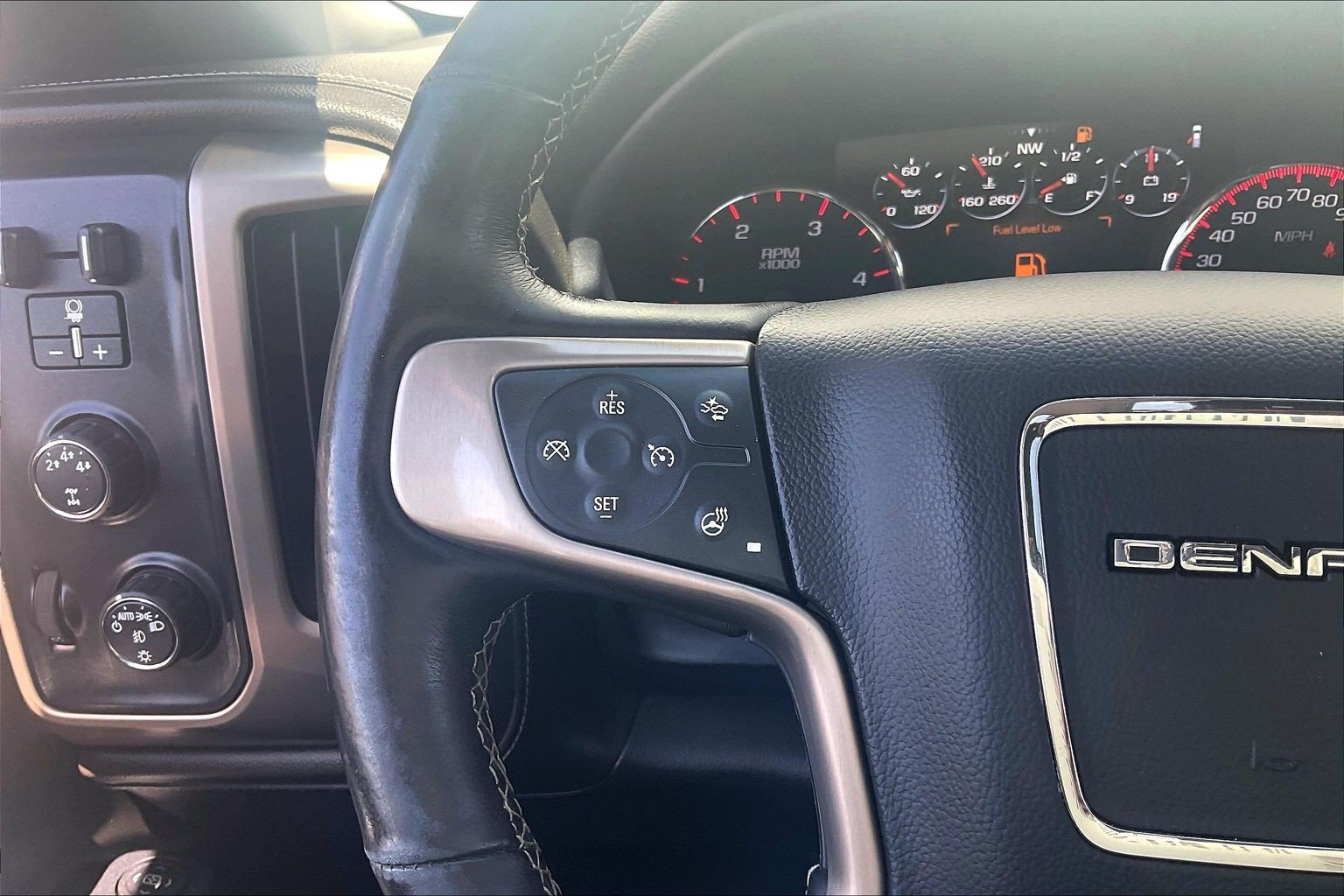 Used 2016 GMC Sierra 2500 Denali w/ Duramax Plus Package AWD/4WD image 23